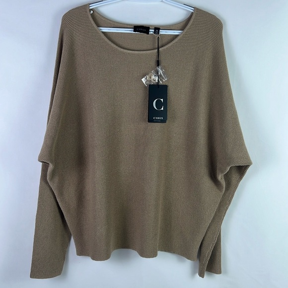 Cyrus bat-winged lightweight sweater - Picture 2 of 11